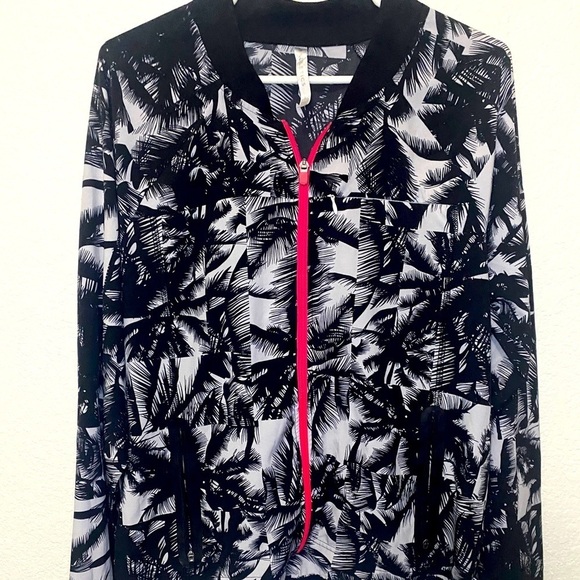 Fabletics Black and White Palm Print Jacket - Picture 1 of 6